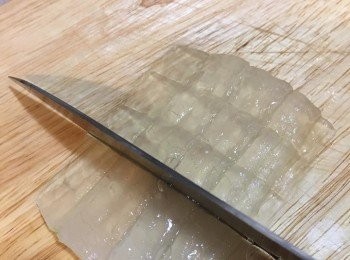 step5: 把蘆薈切細粒