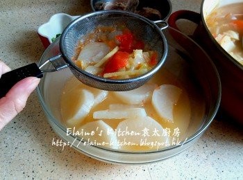 step10: 再將牛肉湯的湯渣隔去