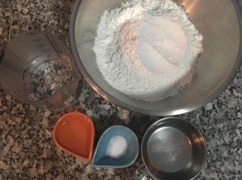 step1: 材料先秤好, 開水煮沸。