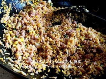 step12: 最後加少許胡椒粉調味及加入蔥粒拌勻即可