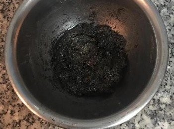 step3: 內餡呈濕黏狀，所以要放入冰箱冷藏10分鐘。