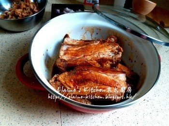 step6: 盛起切件放入煲內加入<span class="group_2">醃料</span>拌勻靜待1小時