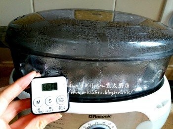 step11: 放入電蒸鍋內蓋上蓋蒸2小時再焗1小時