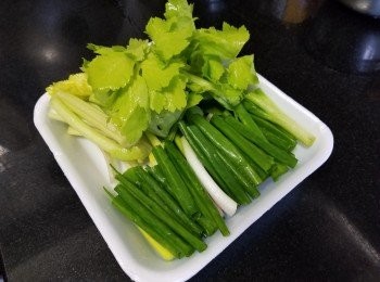 step6: 蔥段，唐芹