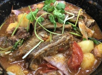 step2: 用小火炆半小時熄火由它在鍋內的餘溫焗住，再隔1小時後再重複這個步驟，通常炆焗兩次半小時後牛肋條己焾軟，這個只是參考，還是因應自己個人口感 如果不夠諗軟可再加半小時繼續這方法直至炆至焾軟度適合自己口味，試味後，如不合自己口味可加少許鹽<span class="group_2">調味</span>