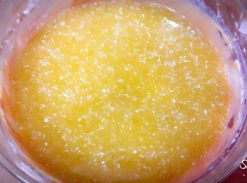 step5: 再把已經隔熱水溶化的奶油加入拌勻