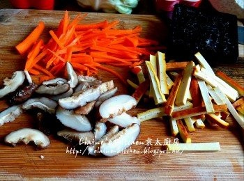 step2: 冬菇切片 , 豆乾切條 , 甘旬去皮切幼條