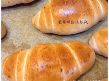 step2: 1.)  做麵包 🍞：將材料中的糖份量，改以果醬取代，就能做出帶有水果風味的各式手作麵包！
