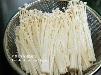 step1: 把金針菇洗淨備用，
