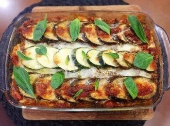 step17: 入烤箱烤45分鐘即可取出，可以選擇性的撒些巴西里葉或九層塔葉。