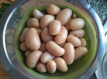 step4: 用濾網濾掉水份備用；