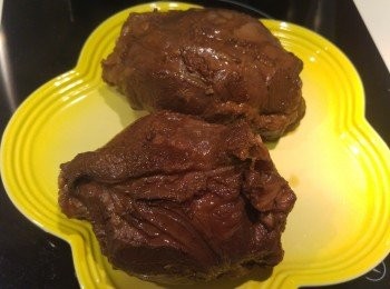 step4: 臨食時翻滾後撈出略攤凍後切片。