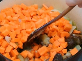 step10: 加入甘荀略炒