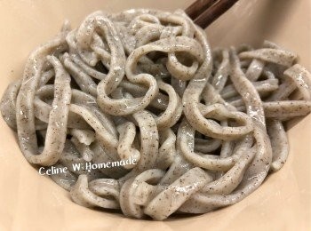 step3: 煮好後立即浸冰水(這做法烏冬會更煙韌)