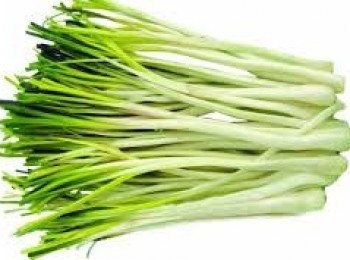 step2: 蕎菜洗淨用手搣走最外層比較乾老的部份後便可切段備用