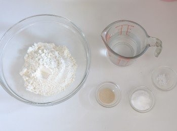 step1: Pizza麵糰材料圖（可做2個）