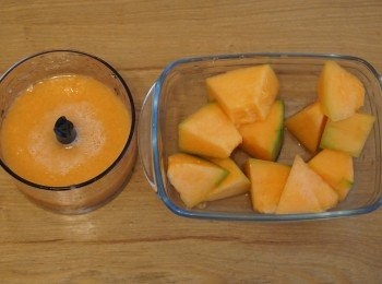 step1: 蜜瓜半個（一半切件打成蓉，一半切件）
花膠筒一隻（大隻浸過夜，細隻浸八個鐘）
螺頭及瑤柱洗好，用熱水浸八小時；浸好後水留起，螺頭挖去腸洗乾淨剪成粒備用