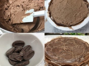 step2: 把特濃朱古力坐熱水座溶，加入可可粉加入少量淡忌廉拌勻至朱古力醬.
淡忌廉加糖打起 打起後加入朱古力醬
打至像雪糕狀.
一塊餅皮抹上一層適量的朱古力cream，每層都是這樣做💪🏻千層就是這樣造成的✌🏼