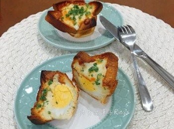 step10: 撒上切碎的巴星里葉或蔥花或羅勒葉裝飾即可。