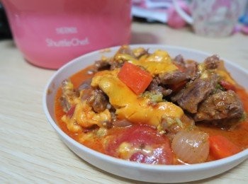 step16: 慢慢將牛腩煲轉移到碟上，上得檯啦！「番茄芝士牛腩煲」完成!!