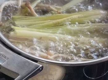 step4: 大火煲滾後轉中火，煲30-45分鐘即可。