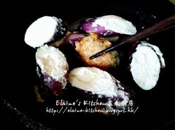 step9: 反轉亦用慢火慢慢煎至茄子熟透即可