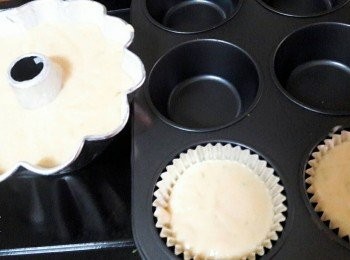 step10: 把模子送入已用170度預熱的烤箱中