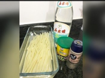 step2: 放入水中洗淨澱粉質，直到水清澈。