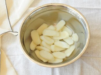 step3: 做年糕及裝飾:

年糕放進水中浸軟