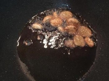 step5: 煎到上色後便可撈出備用；