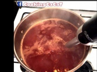 step4: 將鍋離火用攪拌捧攪碎材料後加入忌廉多煲2分鐘即可。
