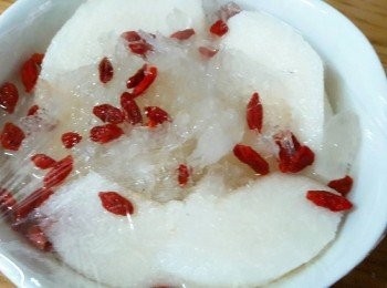 step5: 用保鮮膜包好 ,  送入電鍋中 , 外鍋加入三杯水 , 跳起後 , 外鍋再加二杯水 , 再煮一次即可