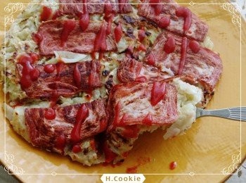 step6: 淋上醬油糕或是蕃茄醬後即可食用（可加上其他喜好醬料）