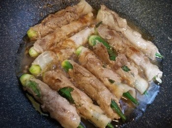 step4: 加入燒肉汁和味琳，加蓋煮熟