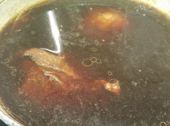 step3: 水需過牛𦟌面, 先炆牛𦟌一小時, 牛𦟌繼續浸在鹵水汁內, 留待明天早上再炆半小時。