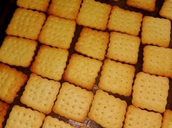 step4: 放入已預熱焗爐，用170度上下火放中層焗17至20分鐘，至表面金黃色即可!!!!