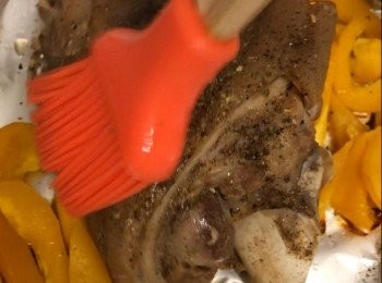 step10: 放入焗爐，220度焗45-50分鐘，烤焗約15分鐘後取出，掃上啤酒