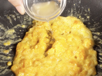 step3: 煮至起泡，加入雞湯攪拌