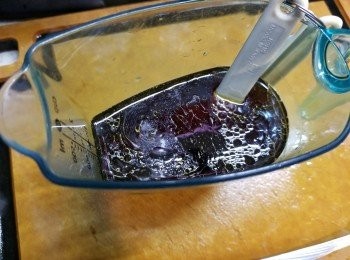 step6: 預備<span class="group_2">調味汁料</span>:將浸洋肚菌的水用260g,加入砂糖半茶匙,素蠔油1湯匙,麻油半茶匙,老抽1茶匙拌勻