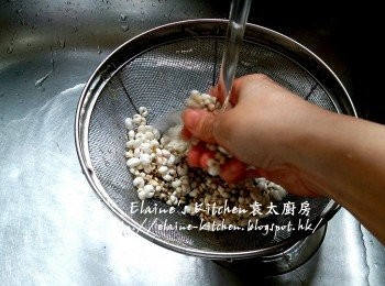 step3: 生熟薏米用水沖一沖洗及瀝乾