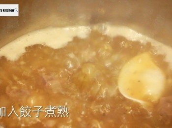 step9: 取出Thermos真空煲內鍋加熱, 放入餃子煮熟