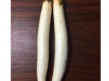 step1: 先將白茄瓜洗淨切段。再蒸約15分鐘(或致淋)即可。