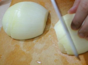 step2: 洋蔥切大塊