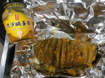 step4: 放入焗爐200C焗45分鐘 ,
之後再均勻塗抹芝士煙肉醬/流沙咸蛋醬