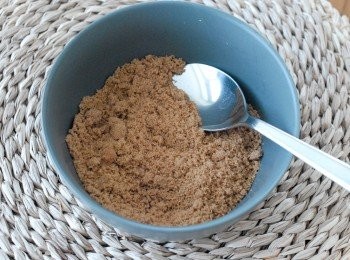 step4: 將紅糖和肉桂粉拌勻成<span class="group_2">餡料</span>