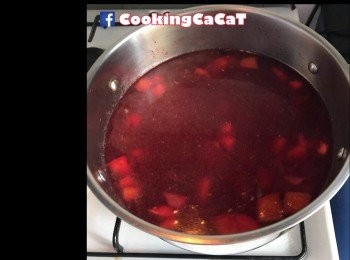 step3: 加入水及雞粉煲約30分鐘至紅菜頭淋後加入胡椒粉及鹽再試味。