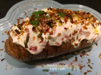 step8: 最後撒上飯團拌飯調味料即成。