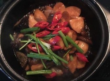 step15: 放入蔥綠和辣椒；