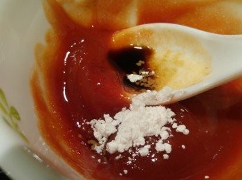 step1: 將<span class="group_2">茄汁茨</span>材料攪混備用, 蒜頭和乾蔥頭琢成蓉。