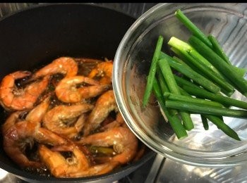 step9: 加入蔥段兜勻。